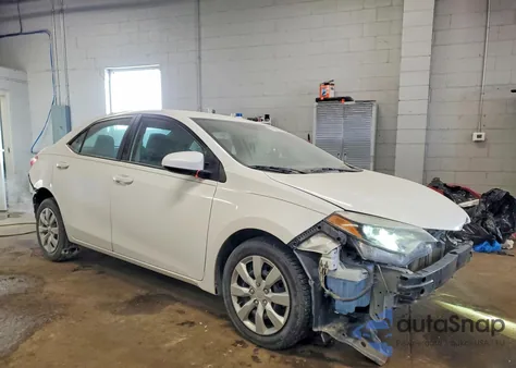 2015 Toyota Corolla L z USA, uszkodzony, nr VIN 5YFBURHE5FP308149